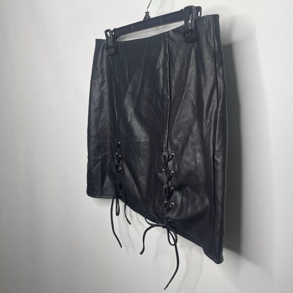 COMME USA Black Stretch Faux Leather Lace Up Mini Skirt - Picture 4 of 5